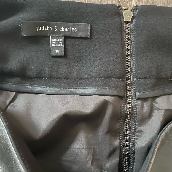 Judith and Charles short skirt wool crepe with leather waistband size 10 - Picture 2 of 3